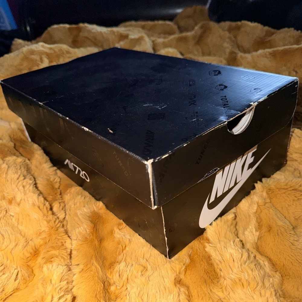 Woman’s Nike Air Max 720’s - Picture 2 of 16